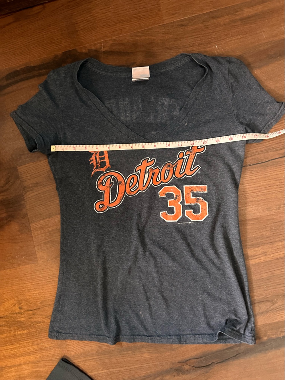 Women's Justin Verlander Detroit Tigers V‑Neck Tee in Dark Gray/Orange size M